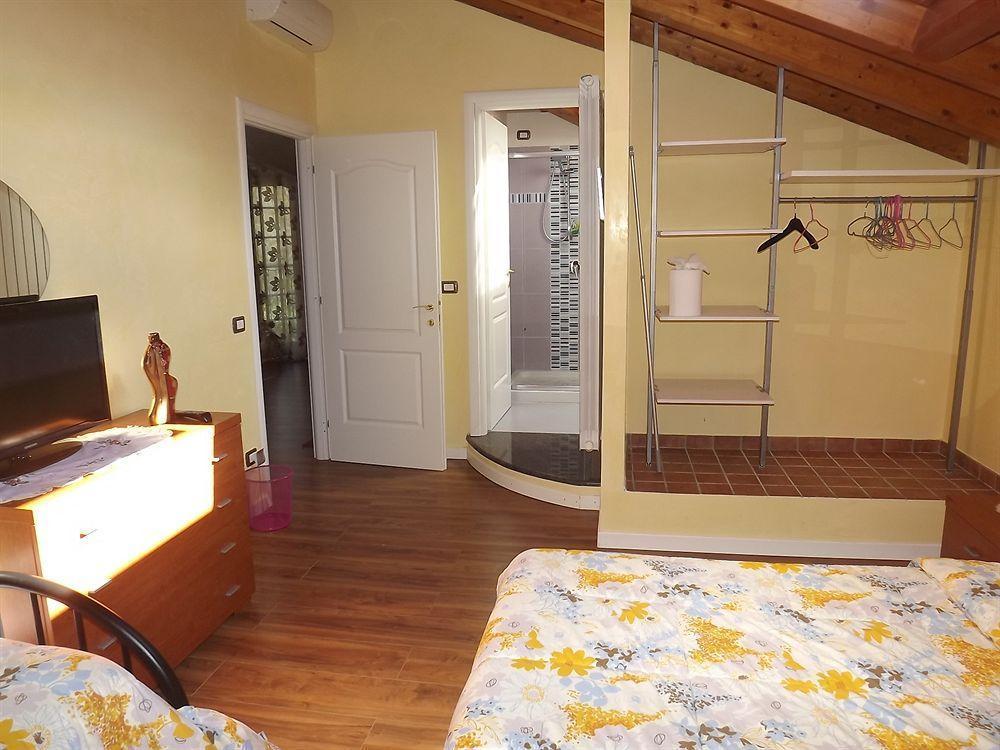 Il Gelsomino Bed and Breakfast Ferno Buitenkant foto