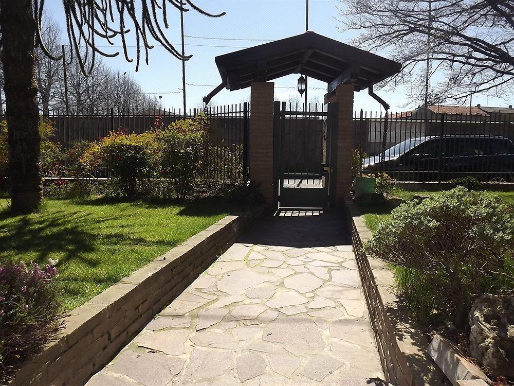 Il Gelsomino Bed and Breakfast Ferno Buitenkant foto