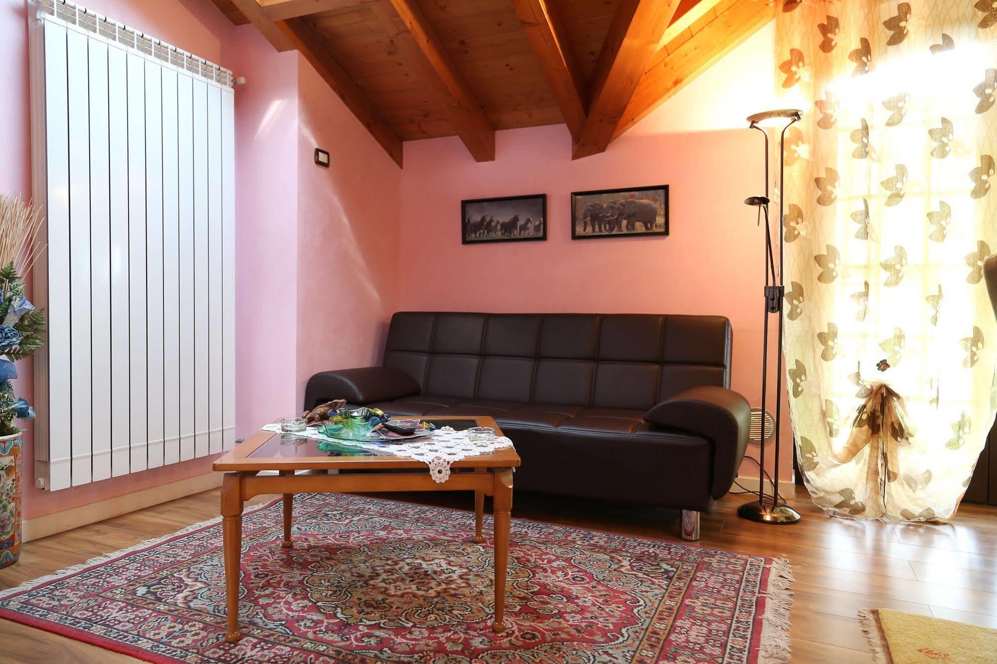 Il Gelsomino Bed and Breakfast Ferno Buitenkant foto