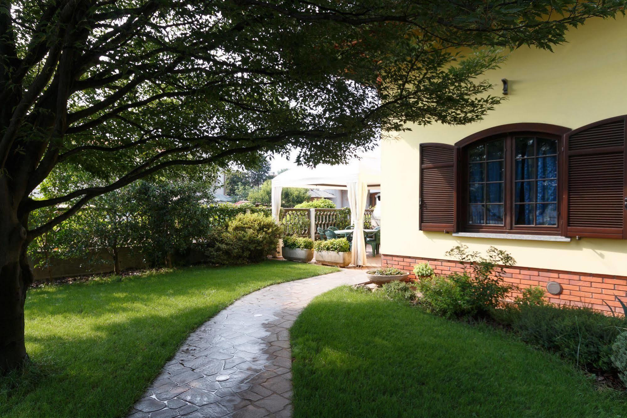 Il Gelsomino Bed and Breakfast Ferno Buitenkant foto