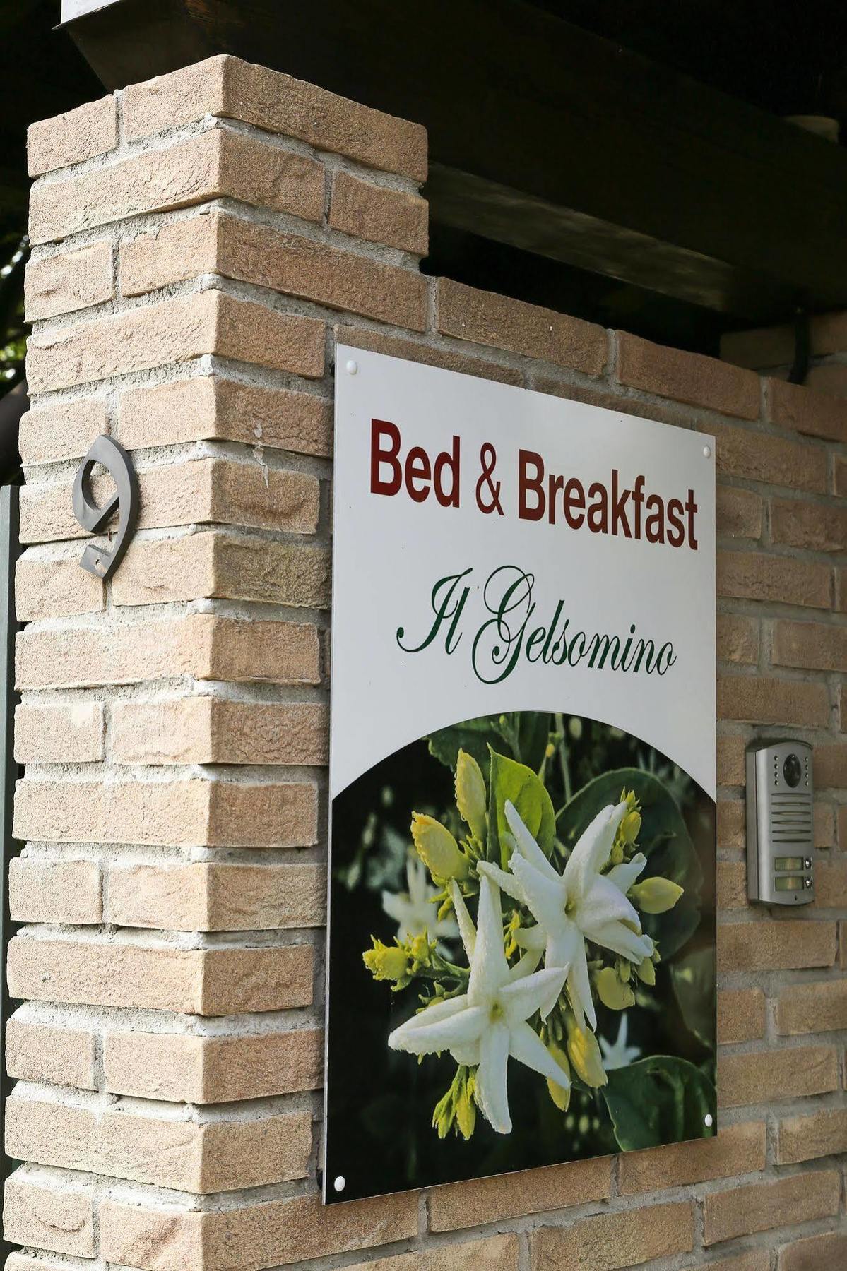 Il Gelsomino Bed and Breakfast Ferno Buitenkant foto