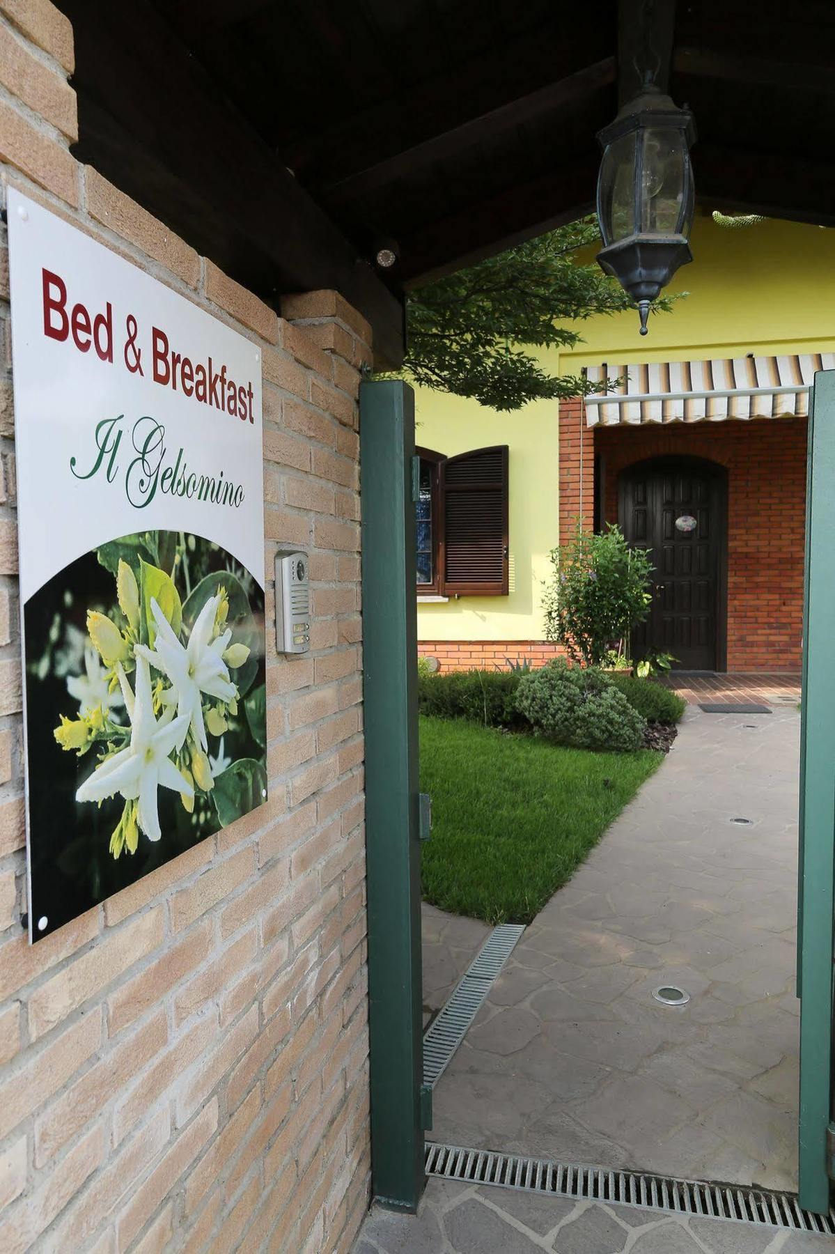 Il Gelsomino Bed and Breakfast Ferno Buitenkant foto