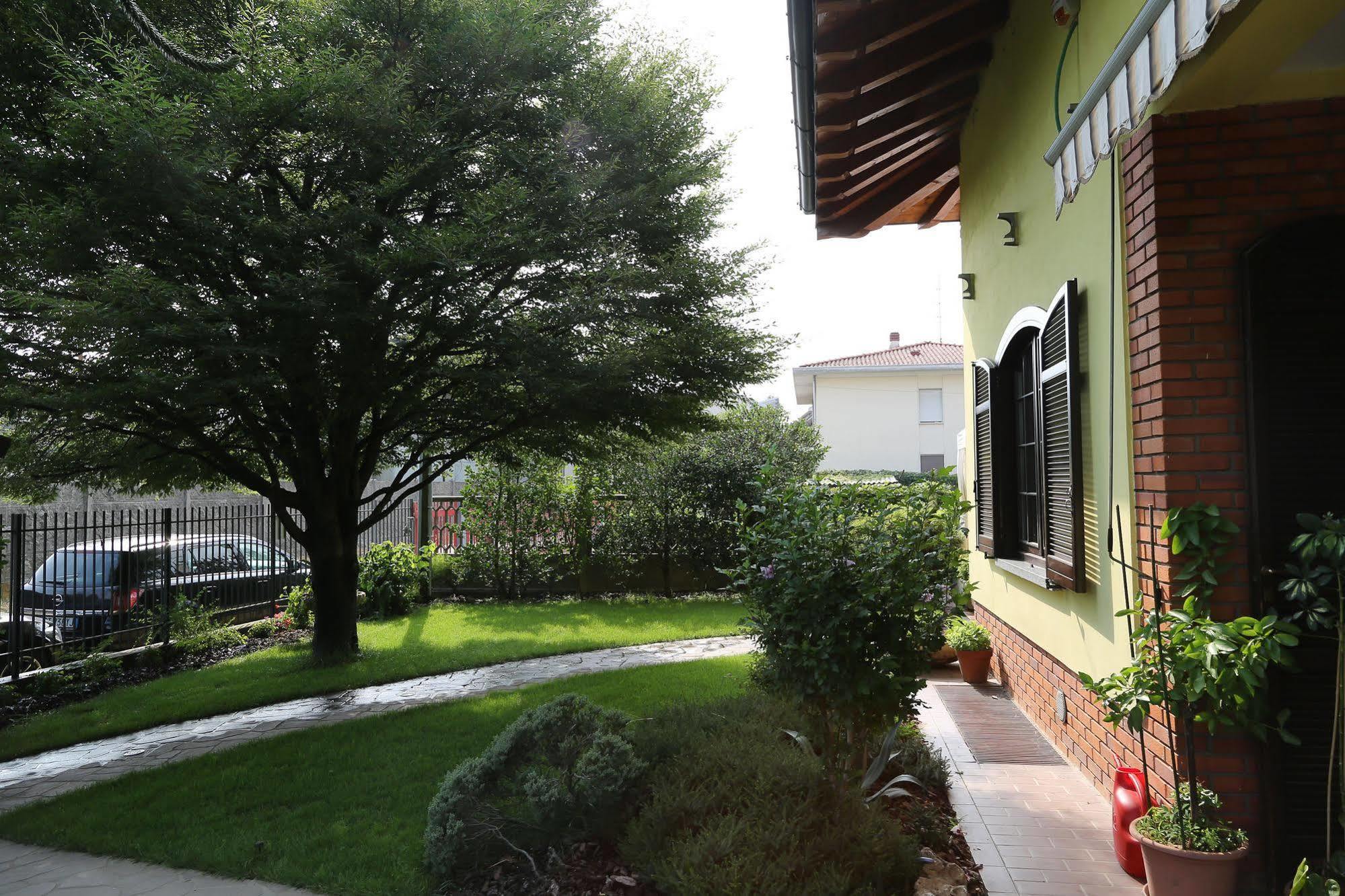 Il Gelsomino Bed and Breakfast Ferno Buitenkant foto